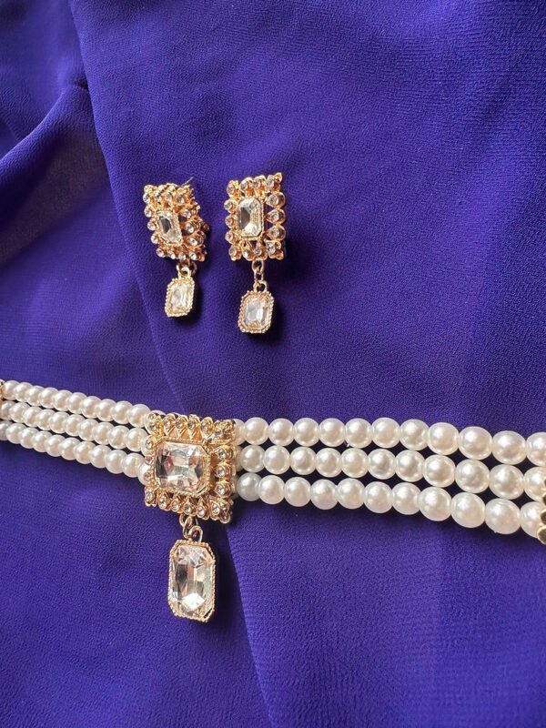 Parure ras de cou doré