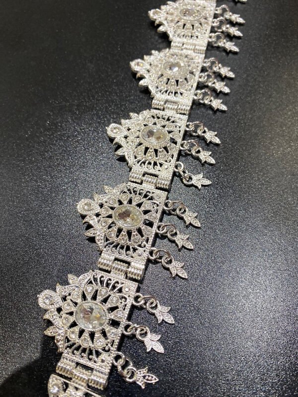 Bijoux de front argenté – Image 3