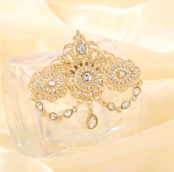 Broche doré