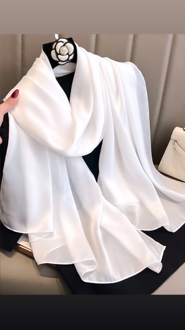 Étole / châle satin blanc cassé