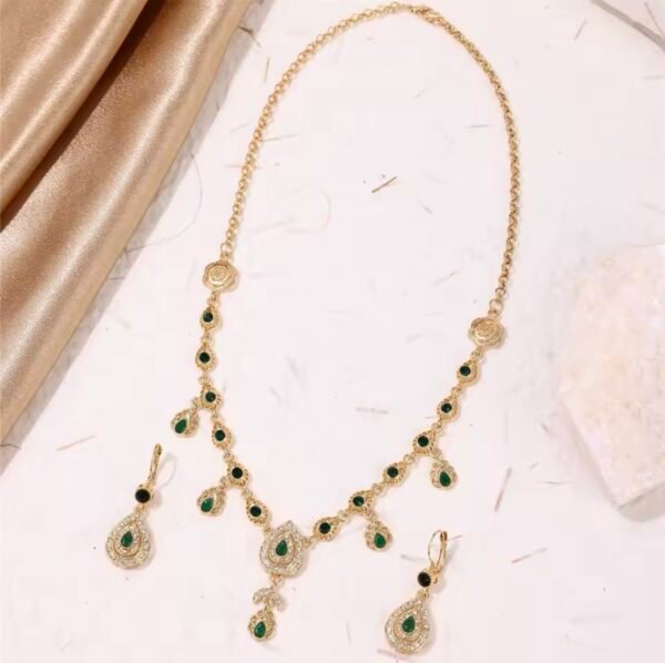 Bijoux de front doré et strass vert – Image 2