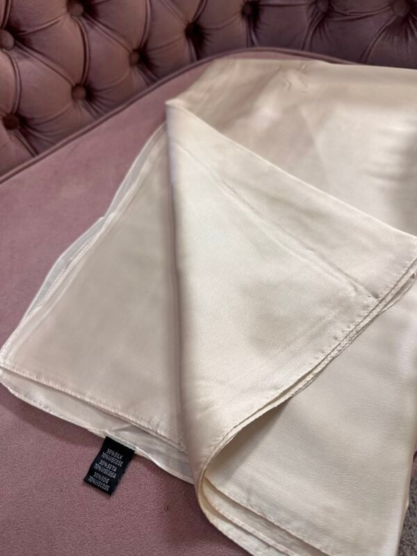 Étole - châle satin beige – Image 4