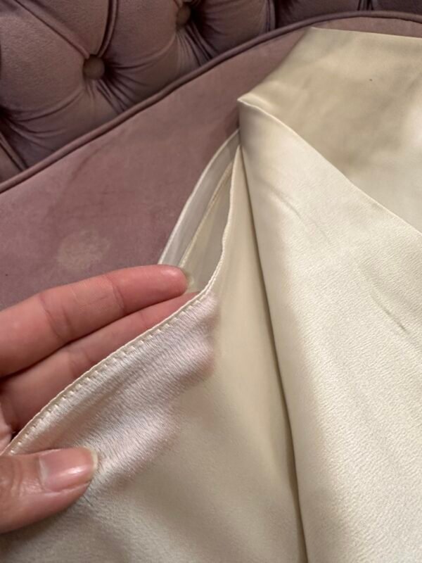 Étole - châle satin beige – Image 3