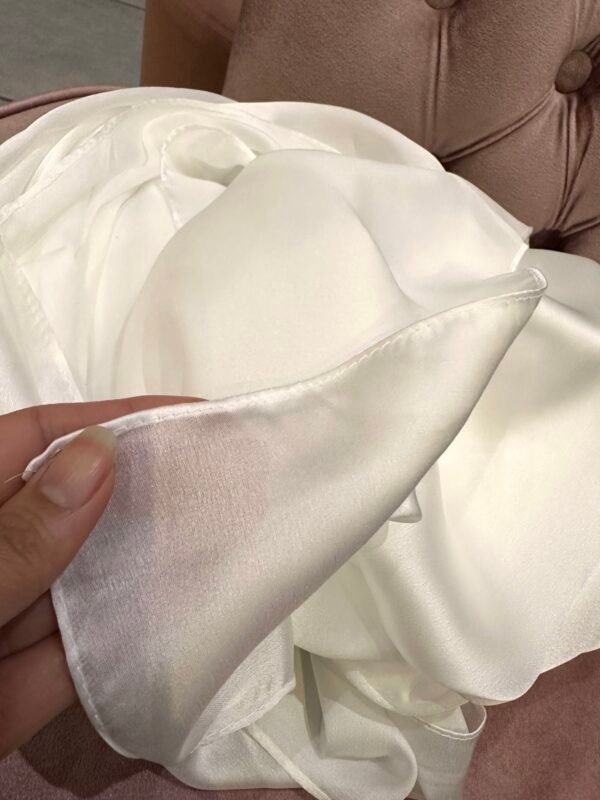 Étole / châle satin blanc cassé – Image 5